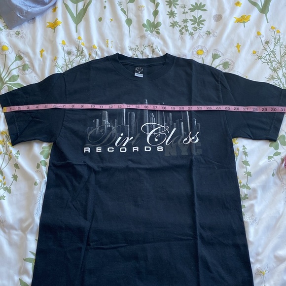 Rare!! NYC Rogue Status shirt - Picture 4 of 5